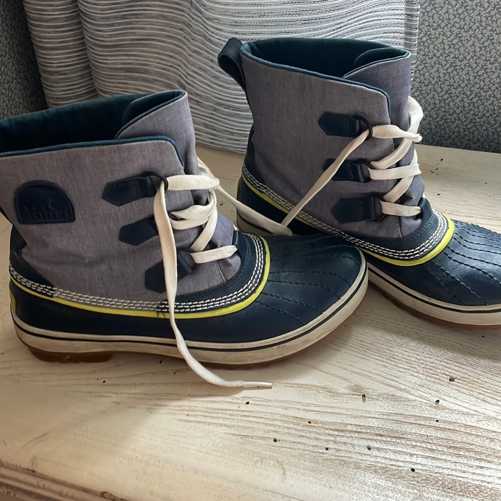 Sorel rain boot women’s size 8